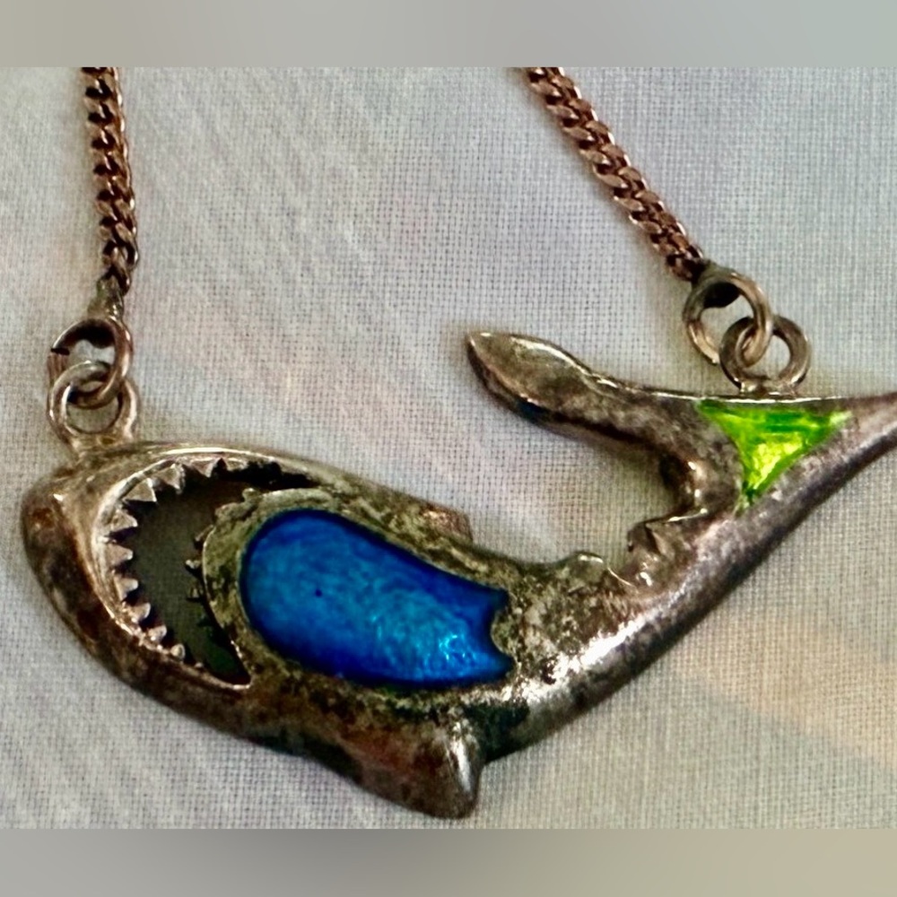 Vintage Shark necklace .925 Sterling silver Made in Italy enameled Blue & Green - Picture 2 of 10